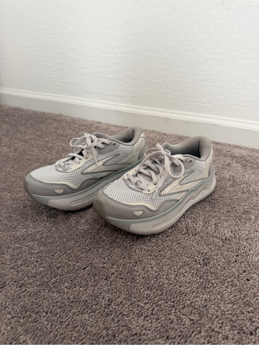 Brooks Light Gray Mesh Athletic Sneakers